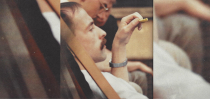 Foto von Gerd Schr&ouml;der im Profil mit Zigerette in der HAnd