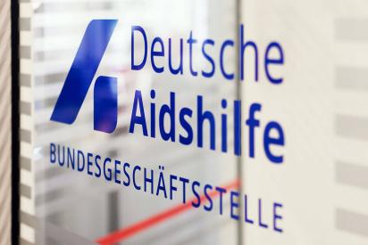 Glast&uuml;r mit Logo 