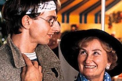Junger Mann, ältere Dame