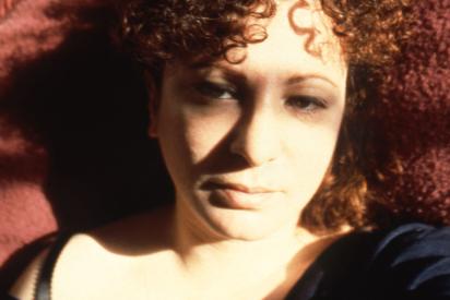 Nan Goldin Selbstportrait im Liegen